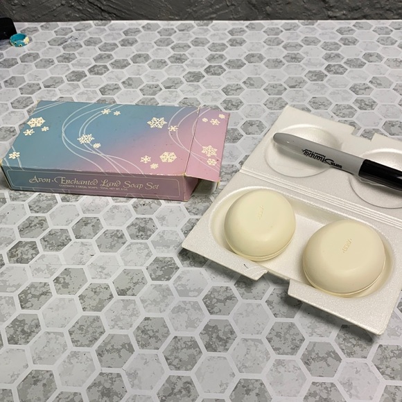 Antique Avon Enchanted Land Soap Set New - Picture 1 of 4